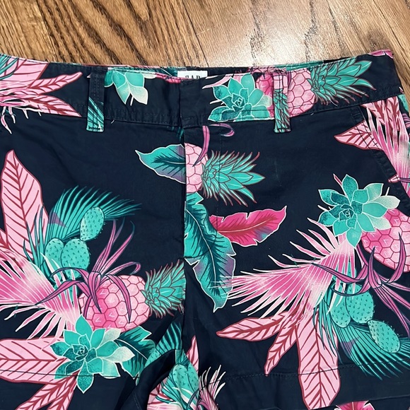 GAP Tropical City Shorts.  Size 2 - Picture 2 of 9